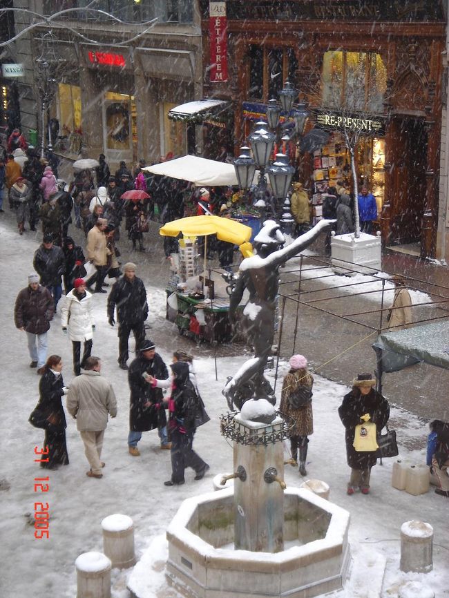 ヴァーツィ通りの銅像