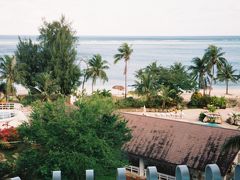 【ホテルからの光景】


今回宿泊したサイパングランドホテル（Saipan grand hotel）の部屋からの景色です。
格安ツアーなので、グランドホテルだったのですが、本館の低層階だった割には一応オーシャンビューでした＾＾