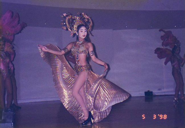 オカマショー（人妖表演）