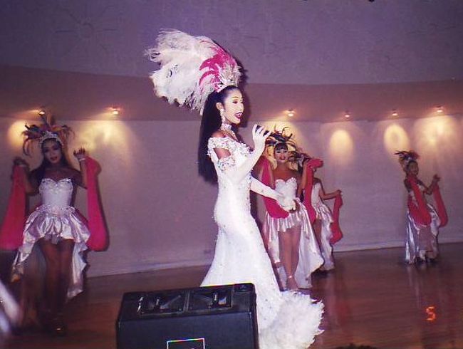 オカマショー（人妖表演）