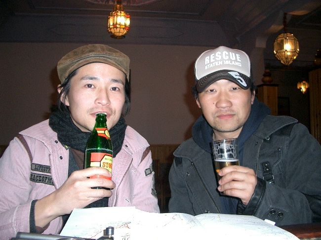 砂漠ツアーの交渉もまとまり、おっちゃんことムクタが一杯ご馳走してくれました。