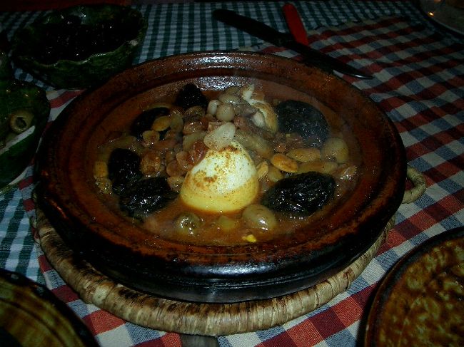 タジン? なんでプルーンが入っているんだろうか、甘いったらありゃしない！