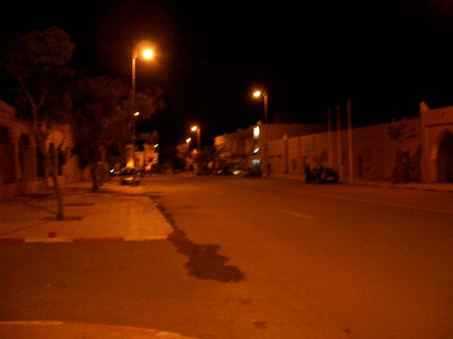 ザゴラのメインストリート、モハメド５世通り。夜ともなると、人影が少なくなる。