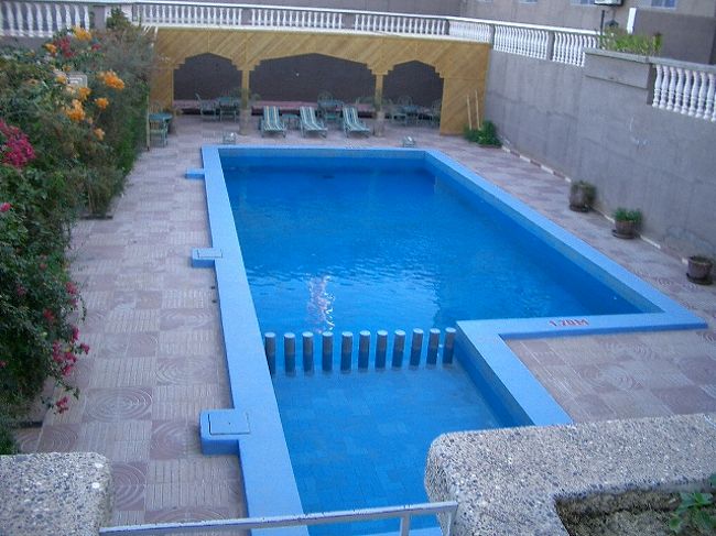 ホテルにはプールも！