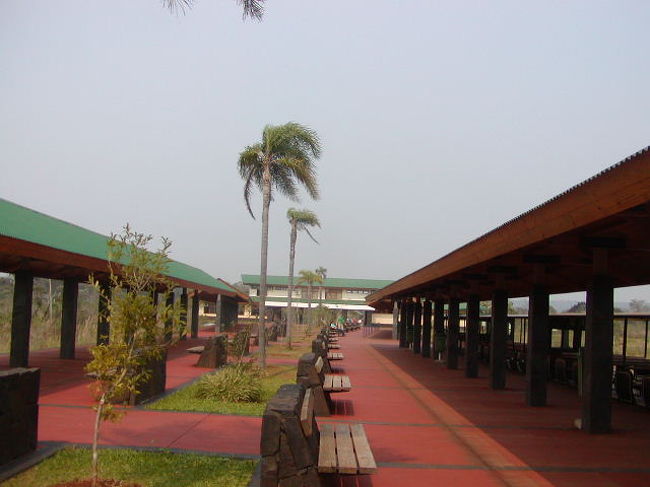 駅のデザインがなんか、かわいい。<br />赤茶色の大地っぽいですよね。<br />しかし、入り口から遠いかも。ちょっと迷いました。