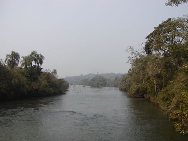 流れはとってもゆるやかで、遠くで滝の瀑布が聞こえなかったら、場所を間違えたと思い込むでしょう。<br />それくらい、のどかでゆっくりしてた。