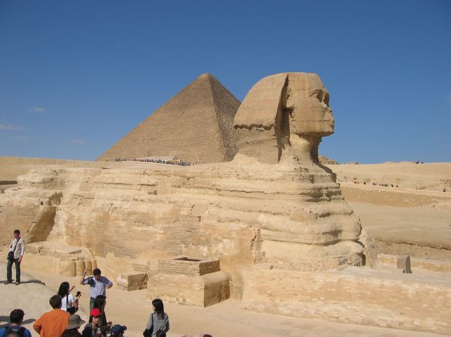 スフィンクス。かなり風化してしまっています。付け髭の部分は、大英博物館にあるそうです。