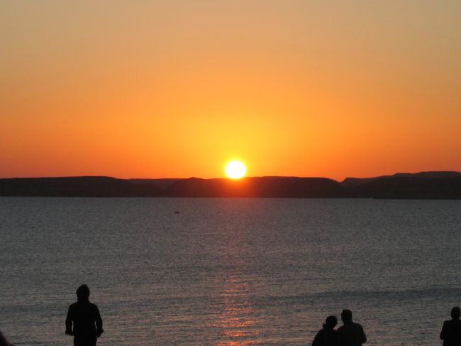 神殿前からみた日の出。