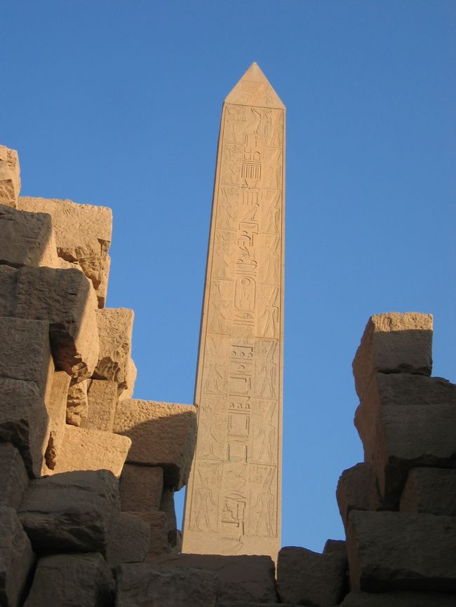 権力争いの末レリーフを削られたり、いつの世も争いは絶えませんね。