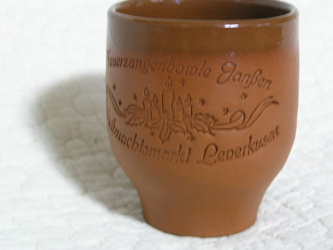 レヴァークーゼンのマーケットのカップ･２<br />こちらは地名入りの素焼きのカップ