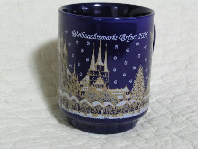 エアフルトのカップ・３<br />白と金で描かれたシックなカップ