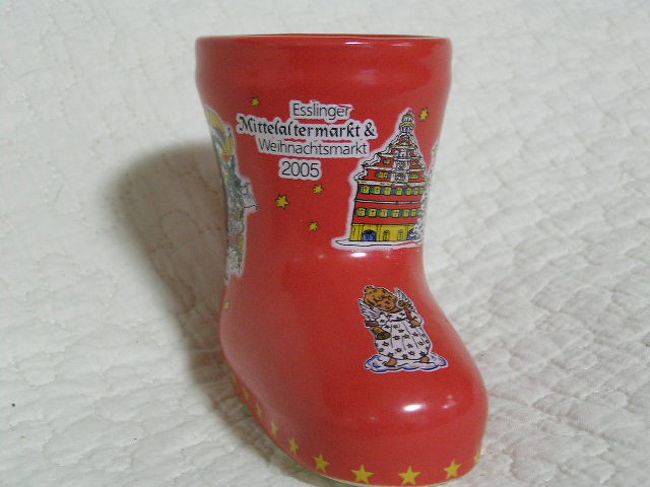 エスリンゲンのカップ・３<br />旧市庁舎が描かれています