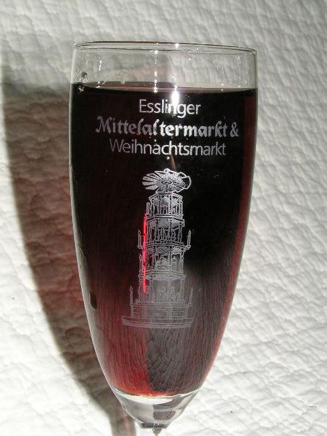 エスリンゲンはゼクトの産地でもあります。<br />ケスラー社のゼクトが飲めるスタンドもありました。