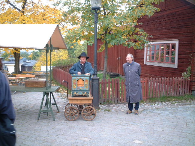 スタッフの人たちはみな昔の服を着て、 タイムスリップしたかのようです。 <br /><br />