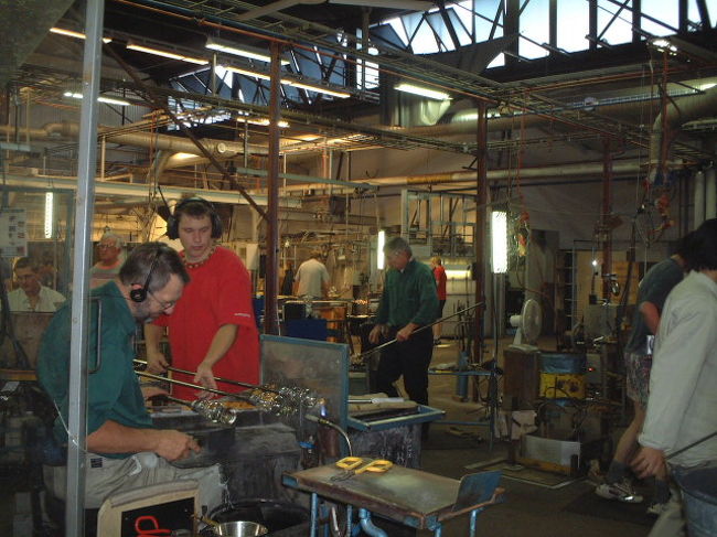 まず、おにいさんたちがフーフー吹いているところを <br />見学してきました。 <br />