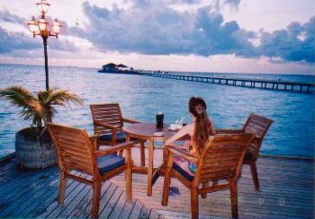 海の見えるカフェにて。<br />エクスカーションで疲れて帰ってくる人々を見ながら飲むジュースは最高。<br /><br />