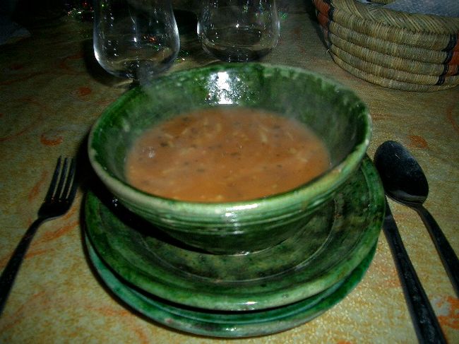 ハリーラ（スープ）。砂漠の寒い夜に体を温めてくれる一品。