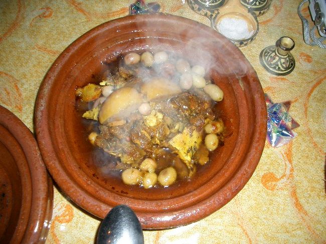 タジン最高！この湯気の具合で熱々度が分るでしょう！！