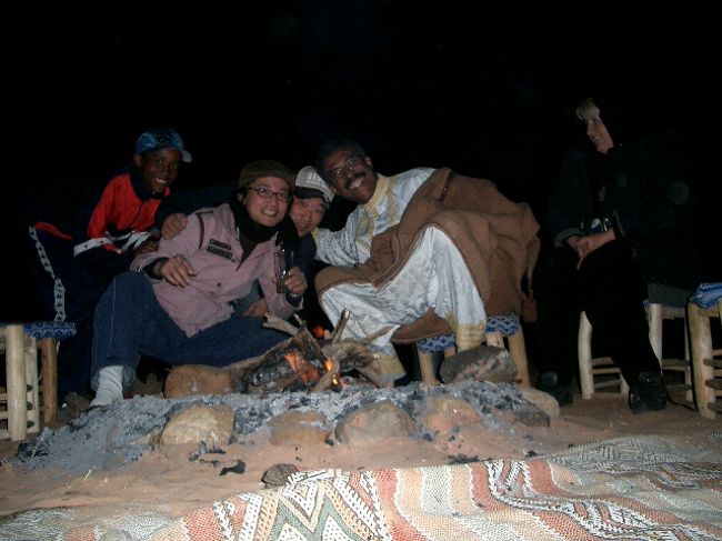 陽気なムクタ。遅くまで付き合ってくれたジャネット。少年も眠たさをこらえて！！