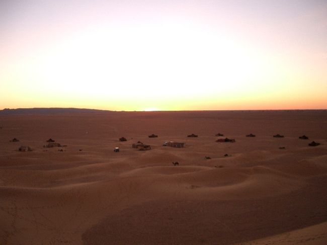 地平線が赤く染まってくる。