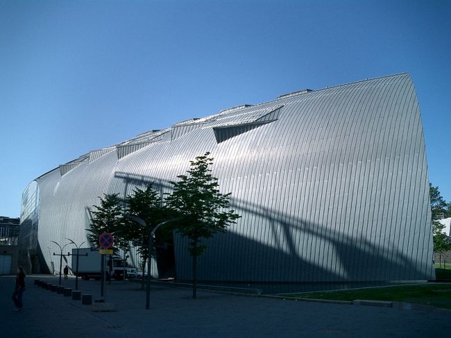 キアズマ。<br />1998年にオープンした近代美術館。フィンランディアホールからすぐそばにある。60年代以降のコンテンポラリーアートを中心に展示している（らしい）。残念ながら中には入れなかった。スティーブンホール設計の建築。