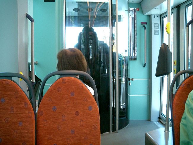 トラムに乗って移動♪