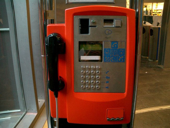 自販機等端末いろいろ<br />公衆電話<br /><br />さぁてお次は北欧観光のハイライト、ソグネフィヨルド観光へ！