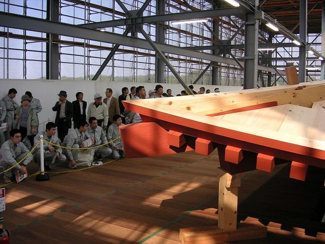 勉強の為にか、若い人たちも真剣に見学、<br />この姿が大好き。