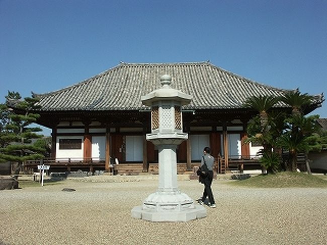 久しぶりです法華寺さん、相変わらず美しいですね。<br />でも　驚き、<br />拝観料が、数種類、何故？<br />本堂へ、ここでも拝観料払っていない人はお断り、<br />あの十一面観音様には、悲しい事でした、<br />から風呂を見るのは、、<br />お庭拝見は、撮影禁止ですよ。<br />ガッカリして帰って来ました、<br />悲しい、