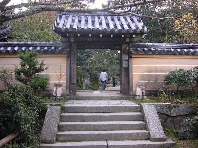 時間も有るので「浄瑠璃寺」さんへ、<br />実際には京都府なのですが。<br />昭和３０年代は、荒れて、周りになのも無い<br />ただ石仏さんだけの素晴らしい環境のでした。<br />若い頃　この辺りを歩いた日が懐かしい。
