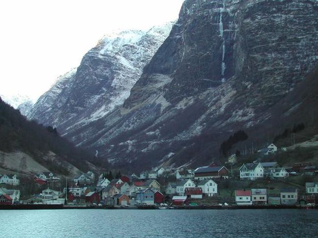 再びUndredalの集落です。フェリー乗船時には気付かなかったのですが、こちらの景色も迫力があります。