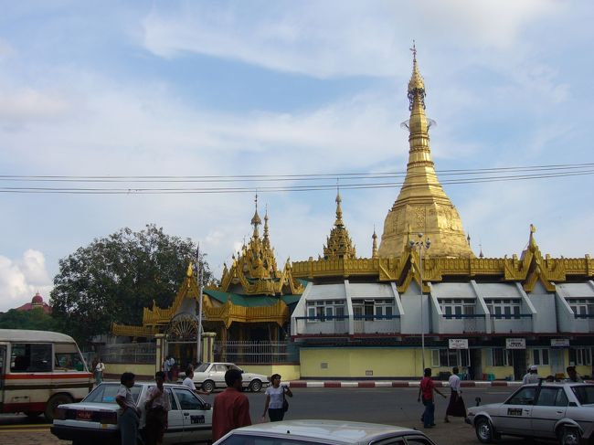 2日目<br />街の中心に位置するスレーパゴダの近くに宿をとり街歩き開始！