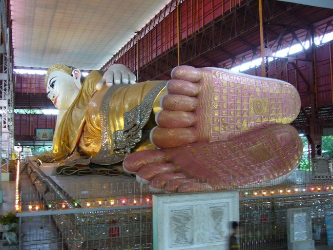 チャウターヂーパゴダ。大きな涅槃仏があるのが有名。