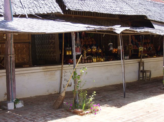 お土産やもシーズンオフなので閑古鳥