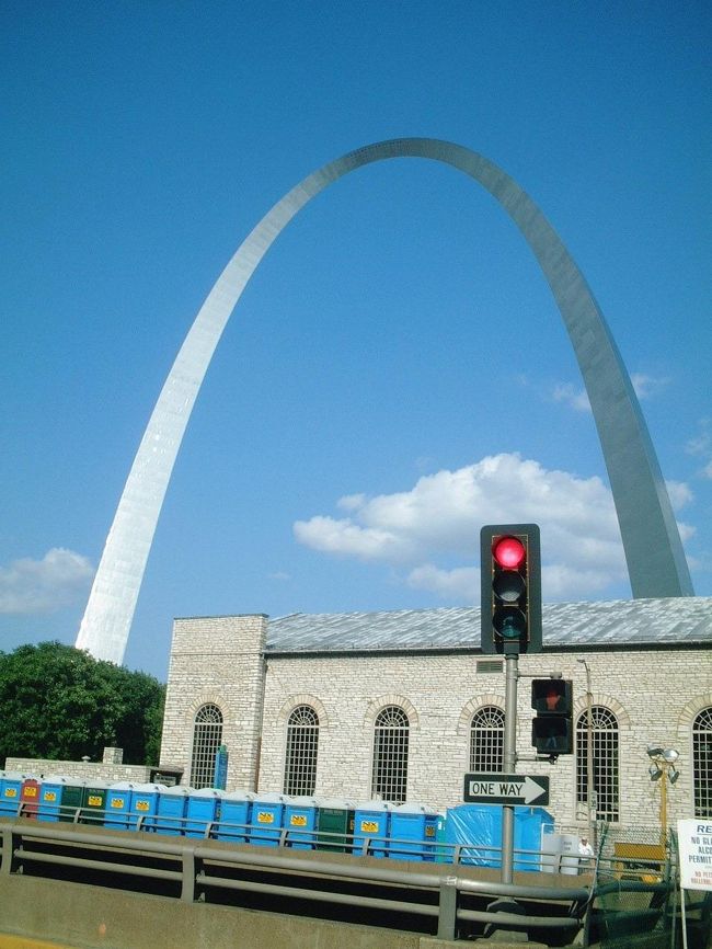 ミシシッピ川沿いにある、ゲートウェイアーチ。球場からもよく見えます