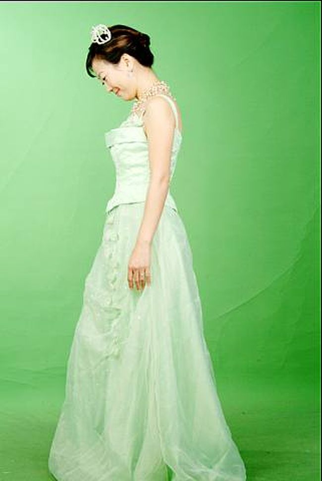 変身ぶりはこんなかんじ・・・とは言っても横顔だからよくわからないと思いますが。<br />自分的にはあまり変身しなかった・・・<br />このほかに、チャイナドレスも着ましたよ