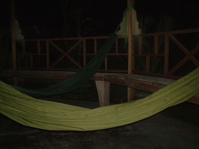 たべおわったら、村を軽く散歩したあと<br />ハンモックで腹ごなし。<br /><br />蛍が飛んでいました。