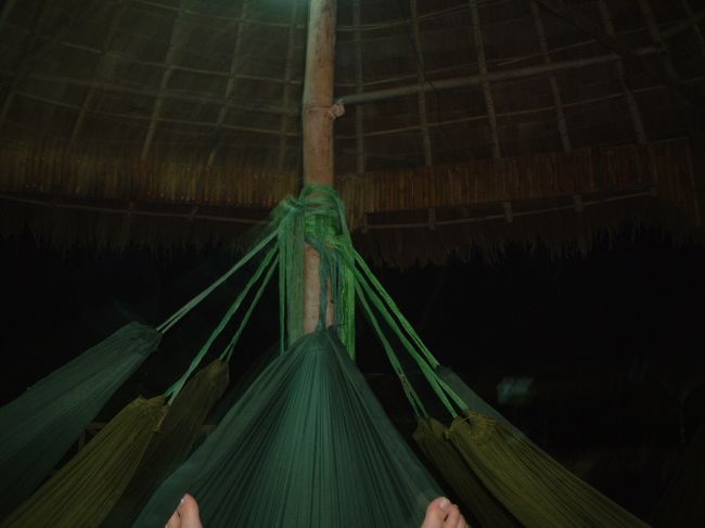 お見苦しくてスイマセン（笑<br />わたしの足で〜す。