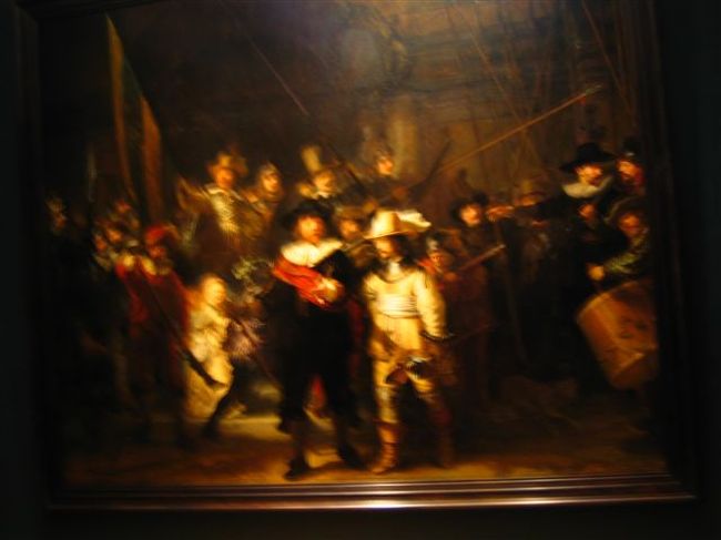 レンブラント『夜警』<br />この絵だけ中央の部屋に大きく取り上げられており、<br />別格扱いを受けていました。