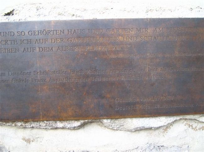 プレートに何か書いてあります。<br />･･･がドイツ語のため読めず･･･。<br /><br /><br />