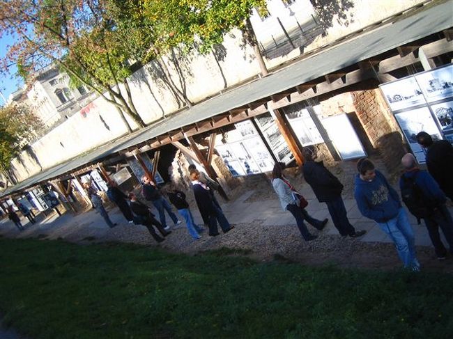 テロのトポグラフィー。<br />ナチス政権下、ゲシュタポ（SS）の本拠があったところです。<br />ナチスの歴史やその犠牲者の方の展示など。<br />