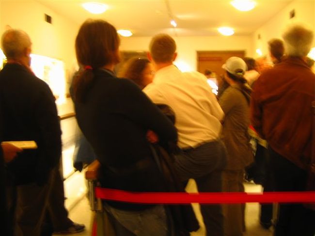 立見席は、開始一時間半前から売り出されるようです。<br />一番高くても５００円くらいなので、地元の人も気楽に見に来ているようです。