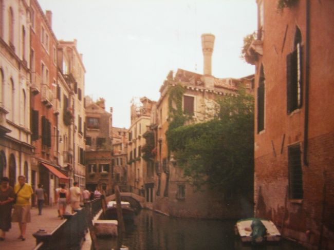 Venice<br /><br />他に類のない観光名所。<br /><br />地元の人にとっては生活の場所。<br /><br />有名なプラザや教会ももちろん素晴らしいけれど<br /><br />生活感のある路地裏がどうしても好き。
