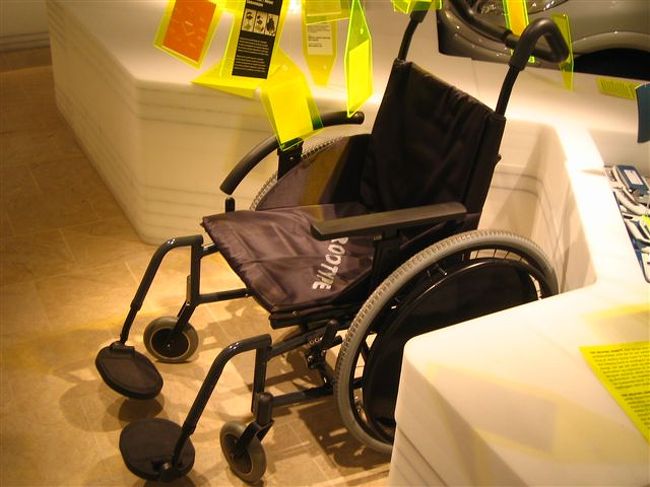 福祉先進国･北欧らしく、車椅子のデザイン。<br />ハンディキャップのためのデザイン、<br />という特集の一部。