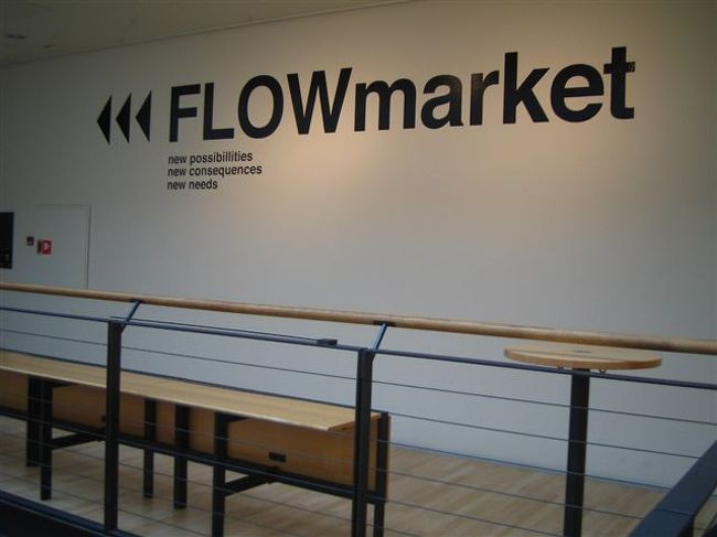 デザインセンターの２階は『FLOWMARKET』と呼ばれる一角が。<br />こんなところに蚤の市･･･？<br />かと思いきや･･･。<br />