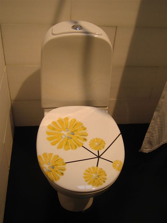 同じく『未来のバスルーム』より。<br />キュートなトイレです！