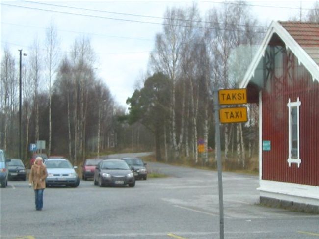 タンペレを抜けて十数分すると、<br />車窓からはこんな風景ばかりになります。<br />北！っていう感じの風景ですね。