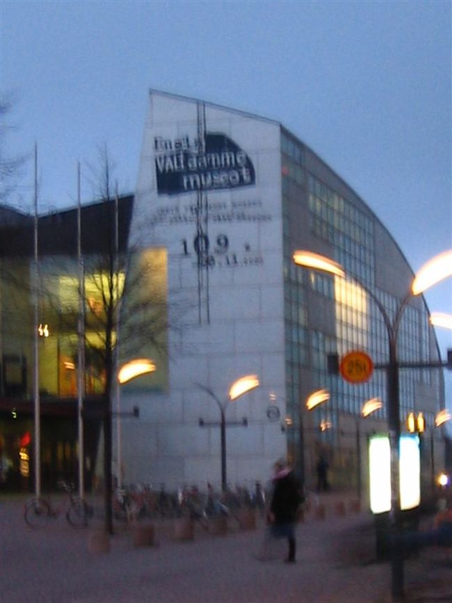 現代美術館キアズマ。<br />ここのグッズ売り場もオサレです。<br /><br />私が行ったときは、缶バッジを作るコーナーがあり、<br />KIASMAのロゴ入りバッジを作成して貰ってきました★