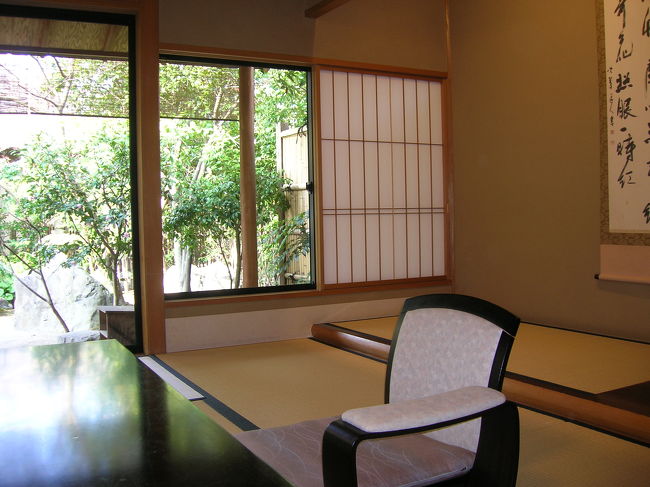 部屋から庭園が見れます。<br />もちろん、部屋は一戸づつ別棟で独立されてます。<br />だから、本当に、のんびり、できるんです。