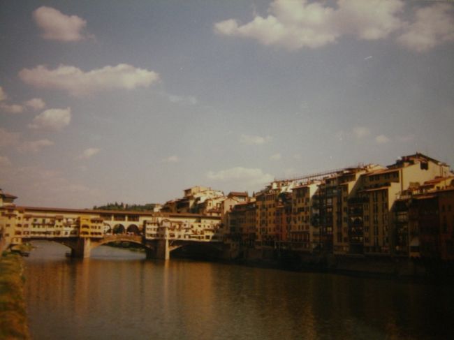 Florence<br /><br />川の北側がいわゆる「観光名所」が集まる町の中心。<br /><br />南がホステルのある下町情緒がすてきなエリア。